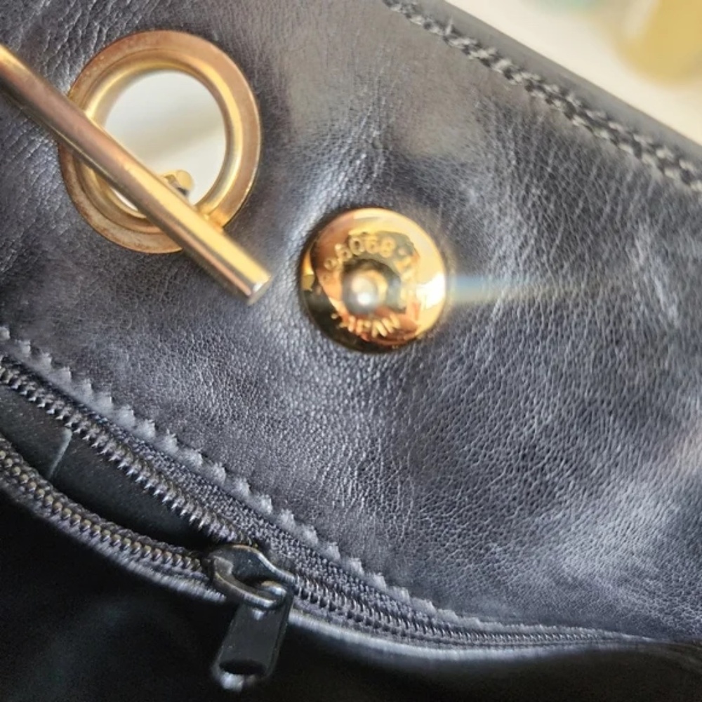 Authentic vintage CHANEL black quilted Matelasse lambskin tote bag with COA - Picture 4 of 16